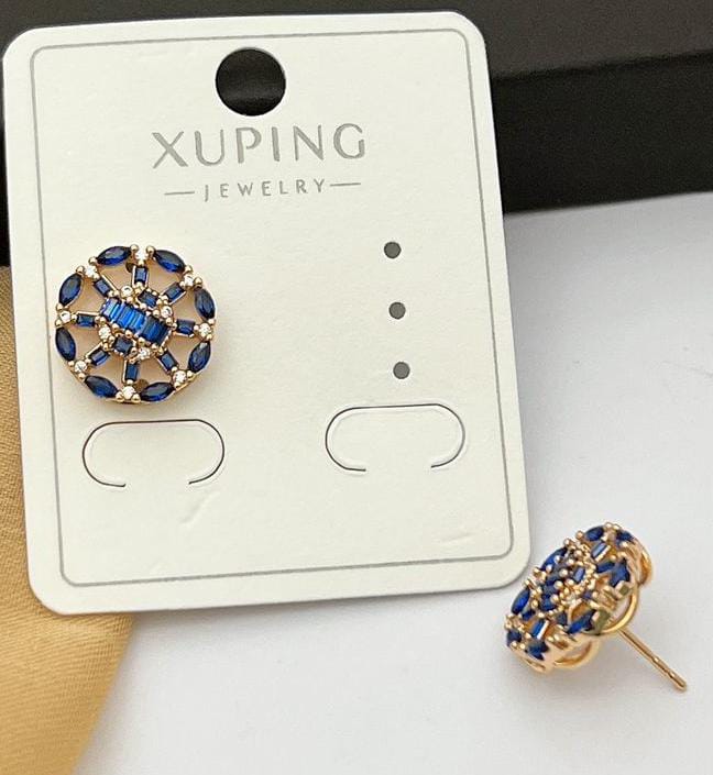 Round stud earrings